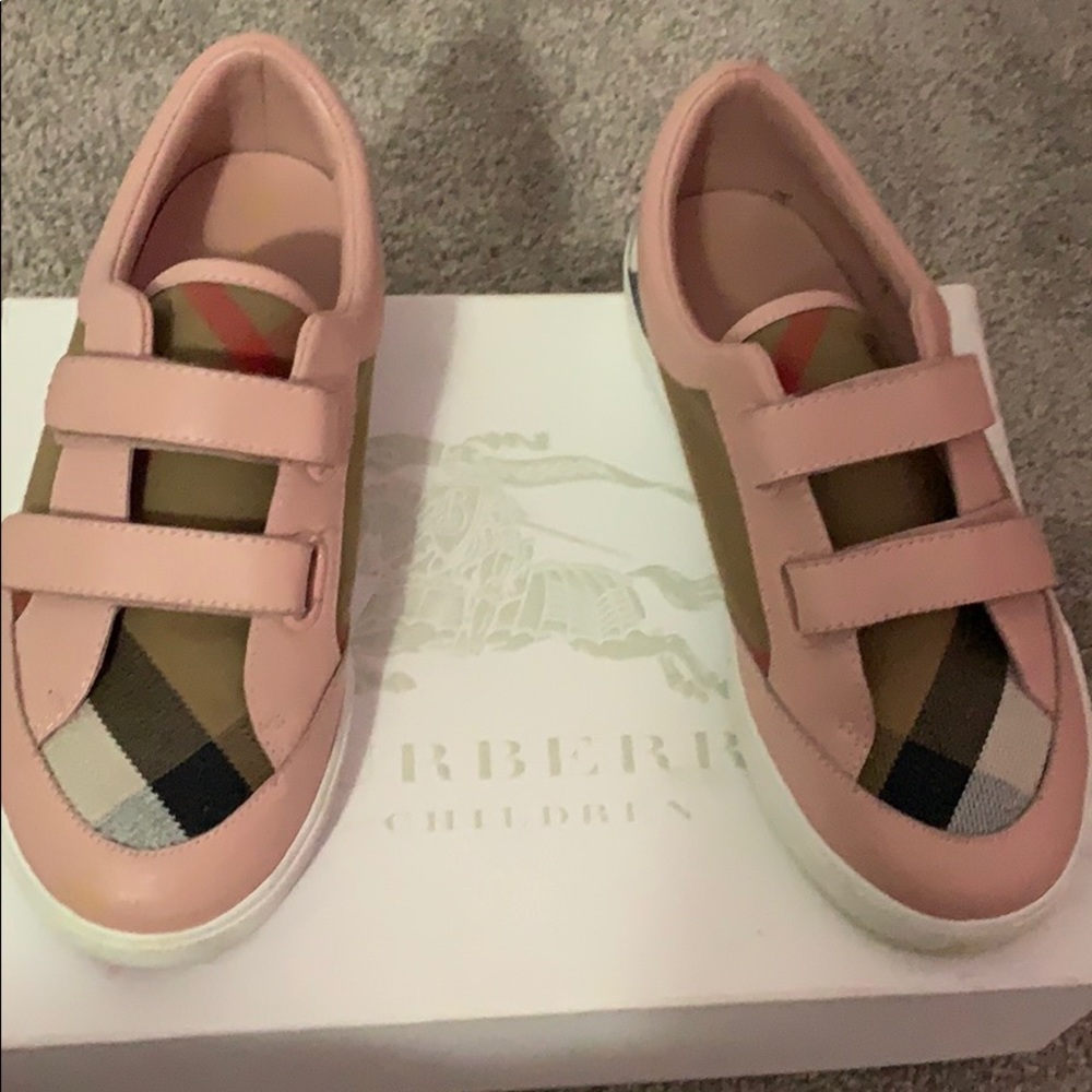 Burberry Kids shoe size 33 EU